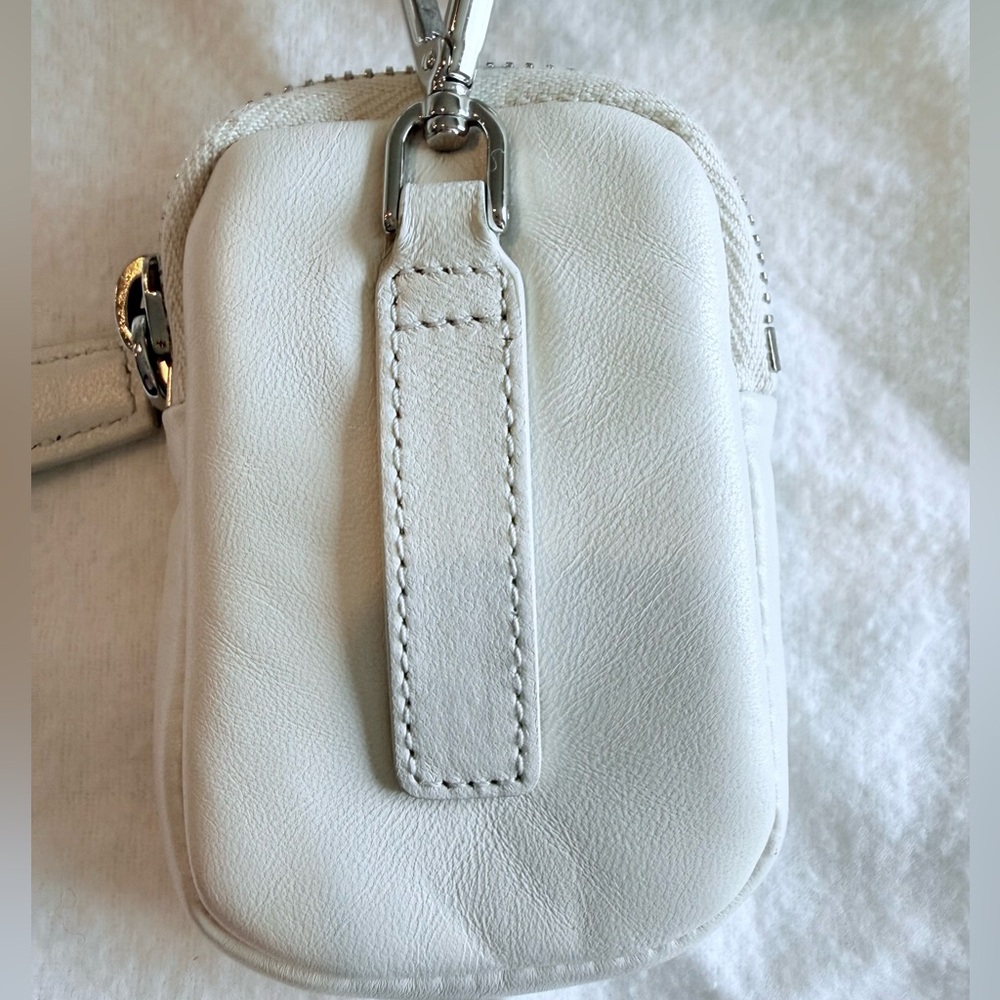 💯 Authentic Prada Re-Edition 2005 Crossbody Bag - White (with dust bag) - Picture 4 of 16
